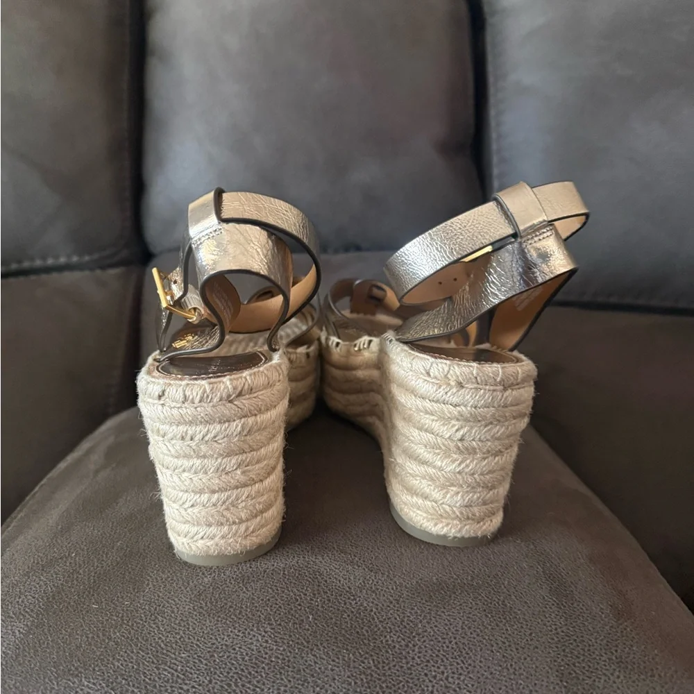 TORY BURCH Gold Metallic Leather Wedge Fisherman Sandals Ankle Strap Buckle